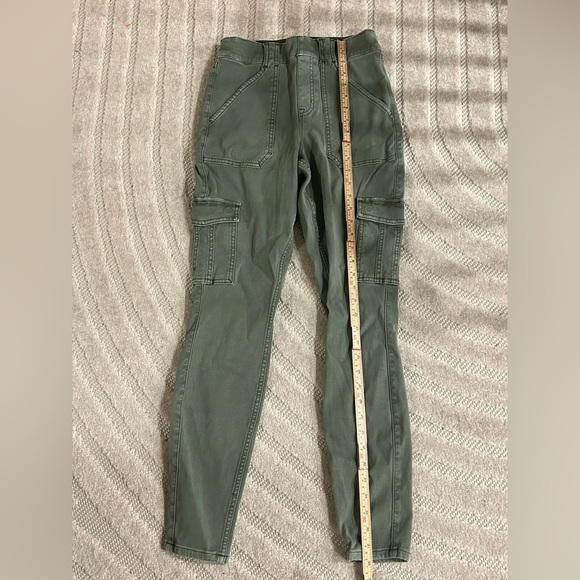 Spanx Stretch Twill Ankle Cargo Pants in Sage Green - M - Picture 10 of 10